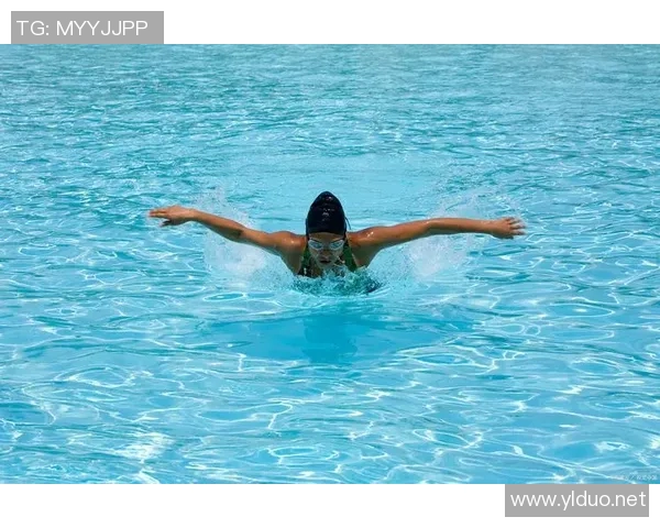 蝶泳对身体健康的多重益处及其科学解析